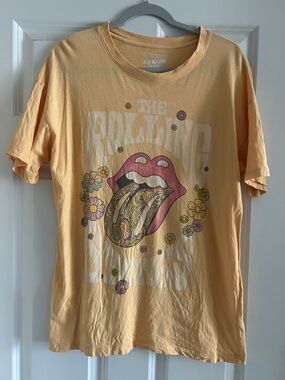 American Eagle AE band tee Yellow Rolling Stones Graphic Tee XS/S